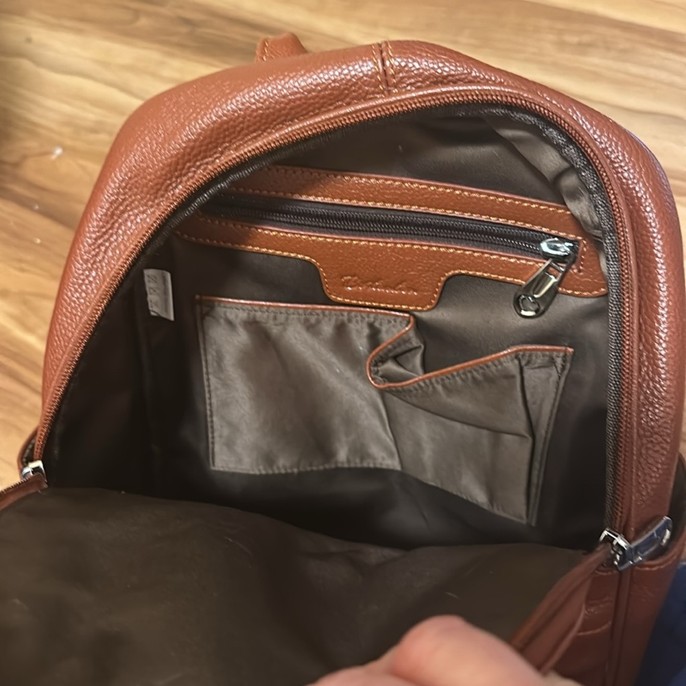 Bostonian Leather Backpack - Picture 6 of 8